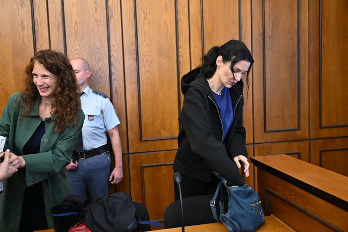 FOTO: Advokátka Adéla Hořejší působila před jednáním uvolněně. – stránka 4
