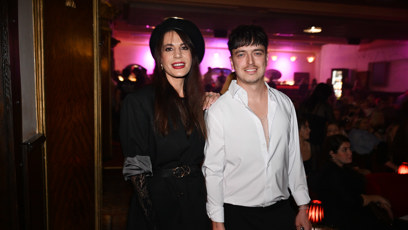 FOTO: Moderátoři pořadu Naked Attraction - Monika Timková a Vítězslav Zach.