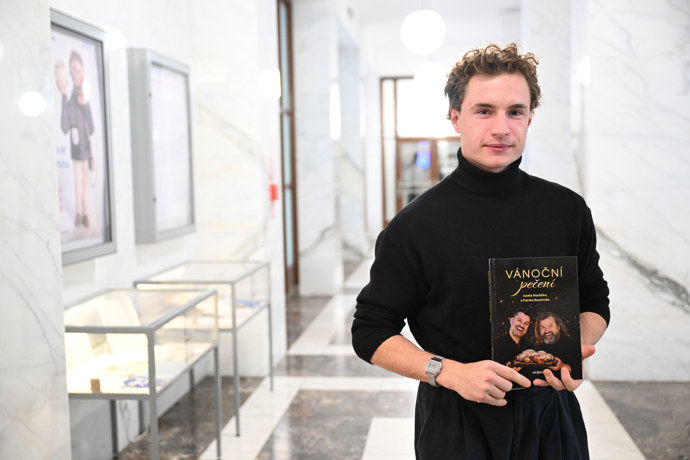 FOTO: Oskar Hes s kuchařkou.