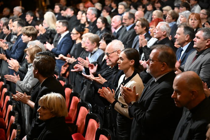 FOTO: Přátelé, kolegové a rodina se naposledy rozloučila s Jiřím Štěpničkou. – stránka 54