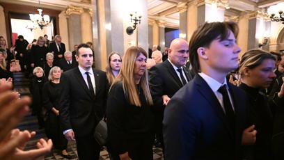 FOTO: Pohřeb Jiřího Štěpničky byl velmi emotivní. Málokdo dokázal udržet slzy.
