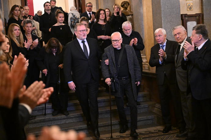 FOTO: Přátelé, rodina a kolegové dali poslední sbohem Jiřímu Štěpničkovi. – stránka 46
