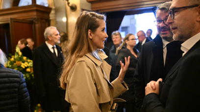 FOTO: Jana Bernášková na pohřbu Jiřího Štěpničky.