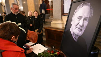 FOTO: Kondolenční kniha byla plná vzkazů.