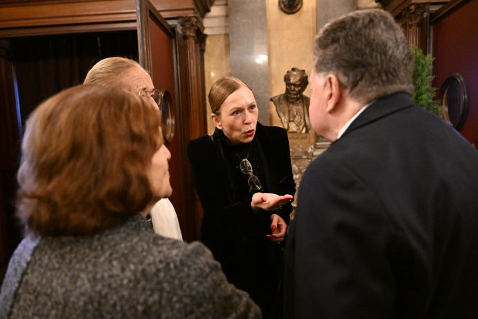 FOTO: Zuzana Stivínová s kolegy na pohřbu Jiřího Štěpničky. – stránka 39