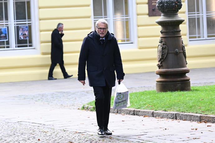 FOTO: Hosté, kteří byli pozvaní na smuteční hostinu po pohřbu Jiřího Štěpničky. – stránka 23