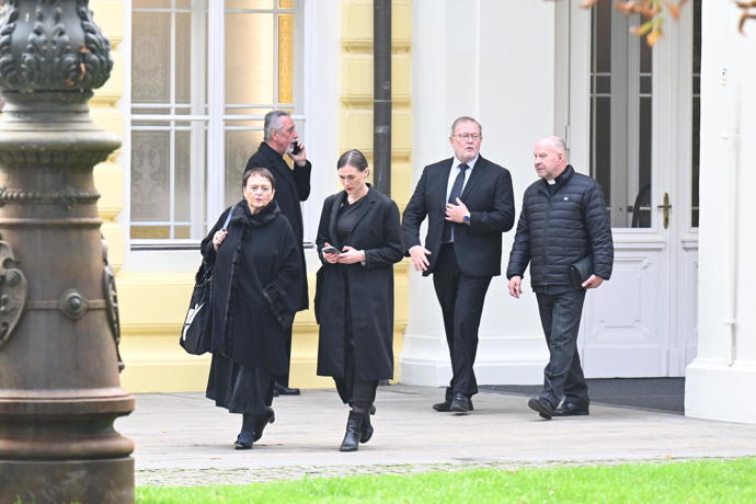 FOTO: Starosta Jan Korseska a kněz Jakub Berka na karu po pohřbu Jiřího Štěpničky. – stránka 22