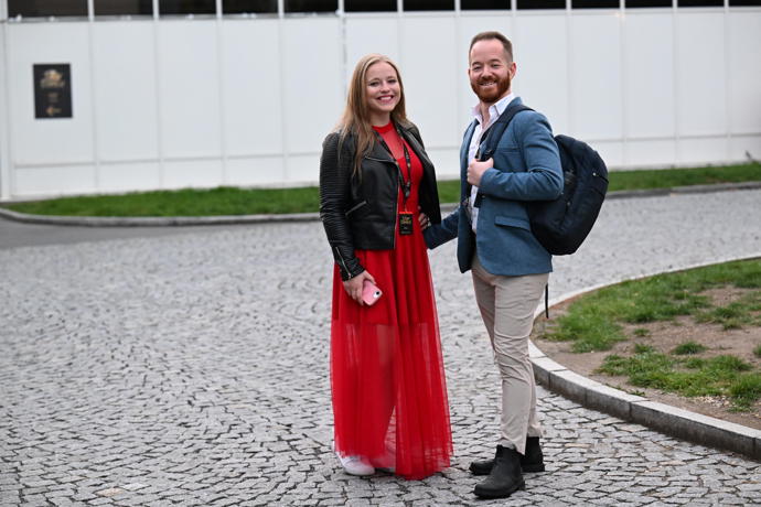 FOTO: Martina Ptáčková dorazila v krásných červených šatech. – stránka 263