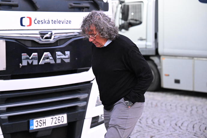 FOTO: Richard Genzer na cestě do zázemí porotců. – stránka 260