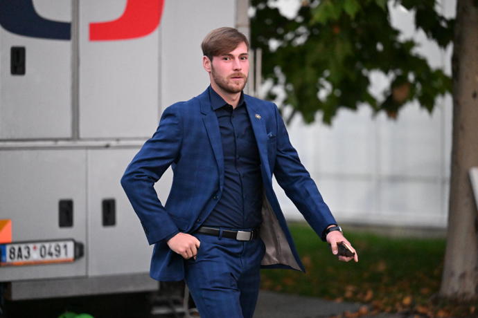 FOTO: Dominik Vodička sice letos netančí, i přesto ale na premiéru StarDance 2026 dorazil. – stránka 258