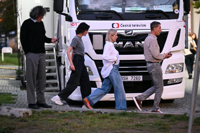 FOTO: Richard Genzer, Jana Burkiewiczová, Tatiana Drexler a Zdeněk Chlopčík – právě ti budou letos hodnotit taneční páry. – stránka 256
