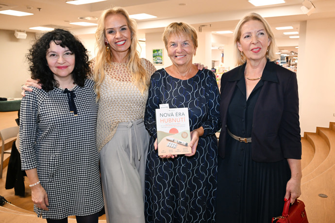 FOTO: Kniha Nová éra hubnutí od autorské čtyřlístku Iva Málková, Václava Kunová, Dita Pichlerová a Karolina Ponocná Kamberská rozebírá moderní léky na obezitu. – stránka 5