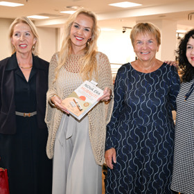 Iva Málková, Václava Kunová, Dita Pichlerová a Karolina Ponocná Kamberská v knize rozebírají moderní léky na obezitu.