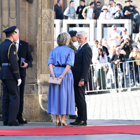Prezident Petr Pavel a Eva Pavlová se ve společnosti toho druhého stále dobře baví.