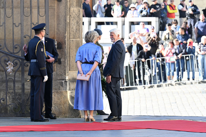FOTO: Prezident Petr Pavel společně s manželkou Evou Pavlovou. – stránka 4