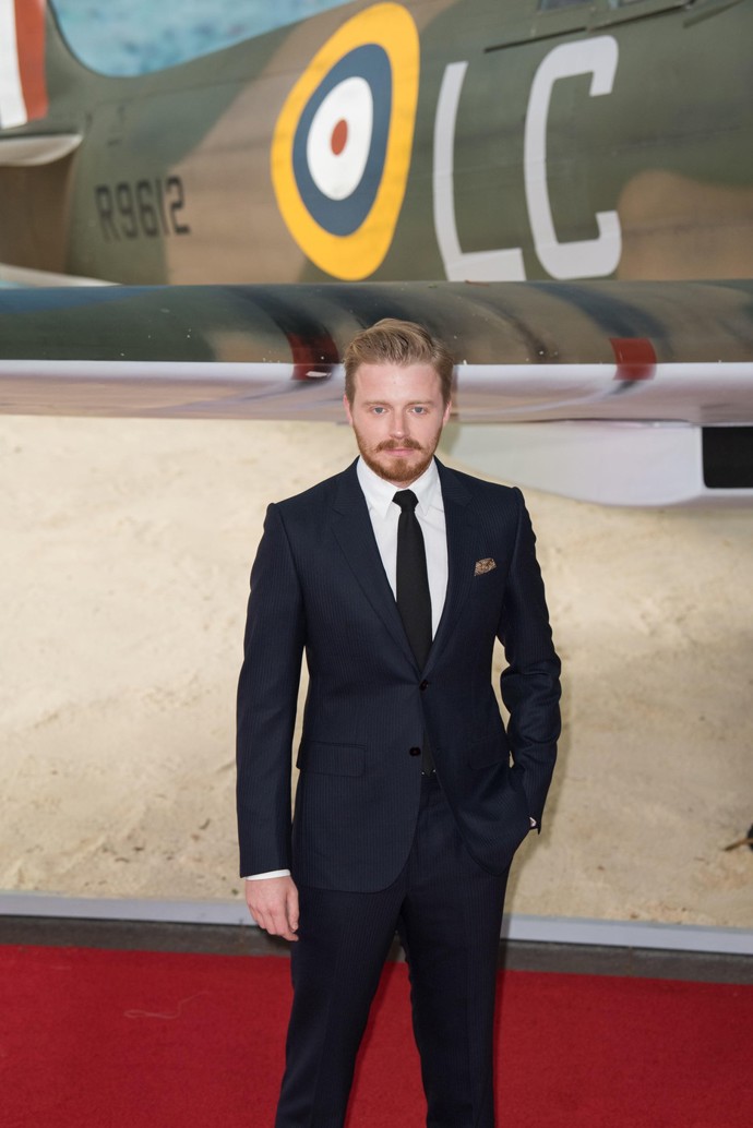 Foto k tématu Jack Lowden – stránka 3