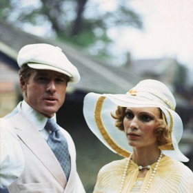 Zásadní vliv na rozjezd návrhářovy kariéry a úspěch jeho značky měly také filmy. Ralph Lauren ve filmu Velký Gatsby oblékal Roberta Redforda v ústřední roli výstředního milionáře s nadějným začátkem a smutným koncem.