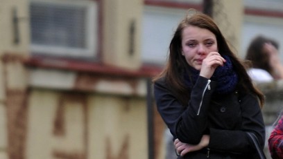 FOTO: Zdrcení studenti po útoku Babory Orlové na Střední škole obchodní a služeb ve Žďáru nad Sázavou.