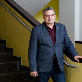 Na rektora UHK Jana Kříže vzpomínají instituce napříč Českem. 