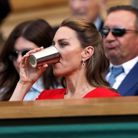 Tento trik využívá při různých společenských příležitostech, třeba letošním tenisovém Wimbledonu.