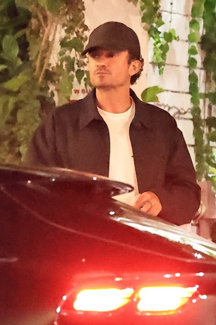 FOTO: Orlando Bloom vyrazil do ulic v nezvyklé společnosti. – stránka 2