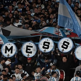 Fanoušci vzdali Messimu hold.