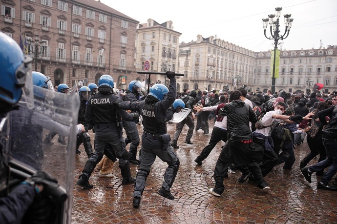 FOTO: Nepokoje v Itálii. – stránka 15