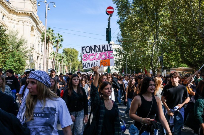 FOTO: Studenti v Itálii protestují proti podmínkám na školách . – stránka 10