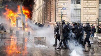 FOTO: Protesty ve Francii přerostly v násilnosti.