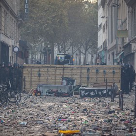 Protesty ve Francii přerostly v násilnosti.
