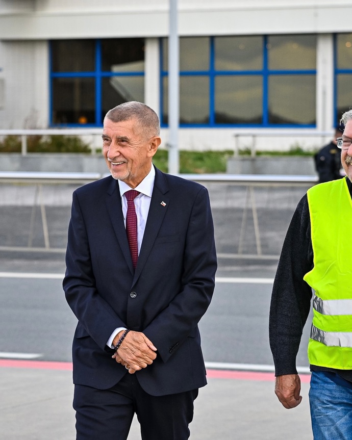 FOTO: Andrej Babiš odletěl ve středu do Bruselu. – stránka 4