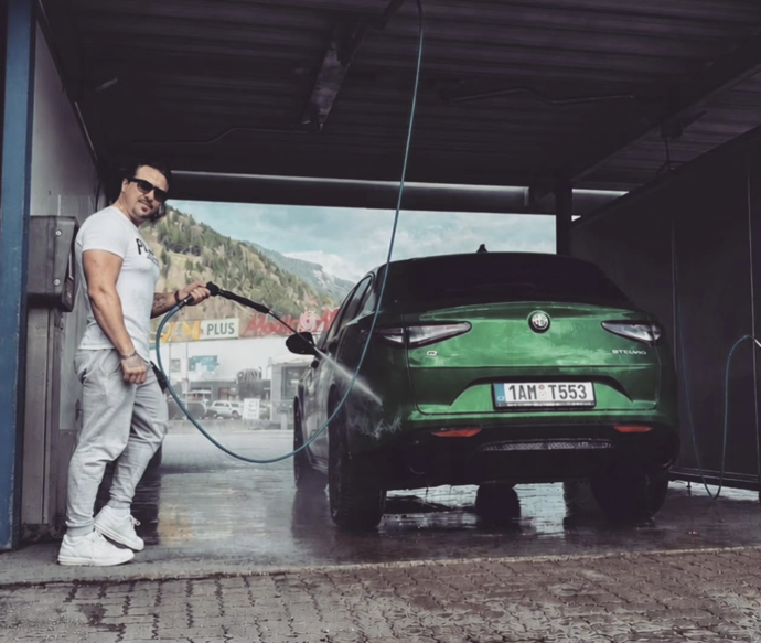 FOTO: Davut testuje nejrůznější automobily a upozorňuje na jejich slabé stránky. – stránka 3