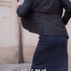 Zdeněk Hřib v dlouhé sukni před kamerou tančil a opakoval jméno Terezy Nislerové.