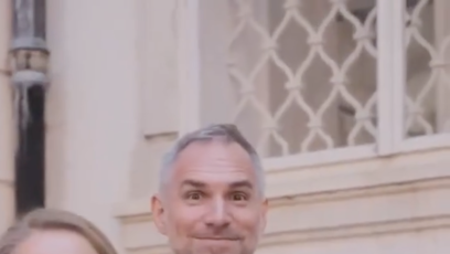 FOTO: Zdeněk Hřib nakonec ukázal do kamery srdce a pronesl heslo „Ať to tu žije“.