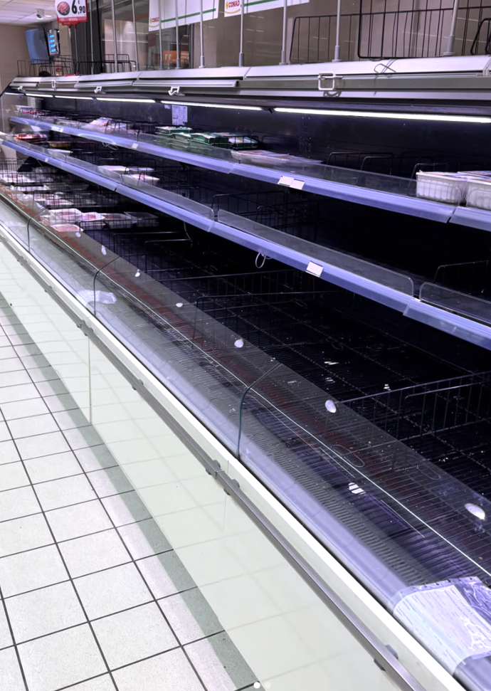 FOTO: Supermarkety v Itálii zejí prázdnotou. – stránka 2