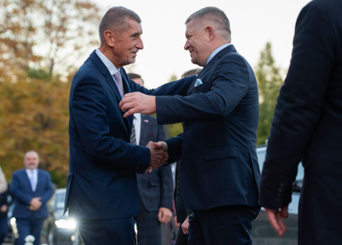 FOTO: Andrej Babiš se setkal s Robertem Ficem. – stránka 16