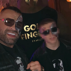 Karlos Vémola si s nejstarším synem užíval Halloween.