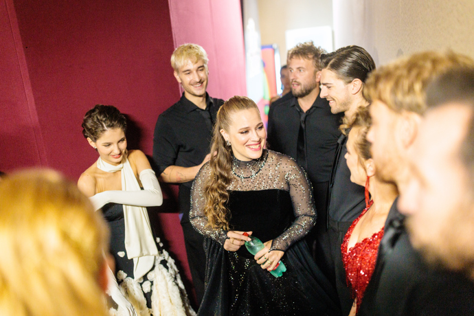 FOTO: Před samotným vstupem na taneční parket Petře Nesvačilové stále nezmizel úsměv z tváře. – stránka 6
