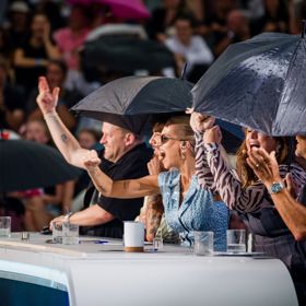 Natáčení nejnovějšího dílu Superstar se neobešlo bez dramatických komplikací. Během vystoupení Natálie Schielové se nad Znojmem rozzuřila silná bouřka, která narušila průběh natáčení.