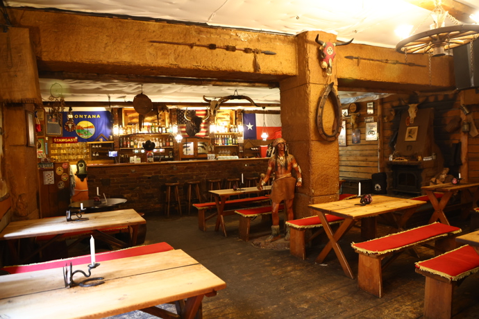 FOTO: Interiér restaurace je opravdu nápaditý. – stránka 20