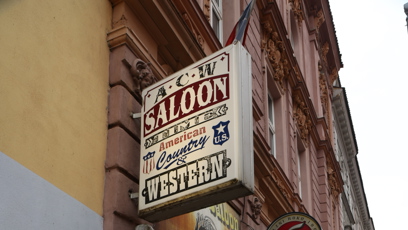 FOTO: ACW Saloon rozhodně nepřehlédnete.