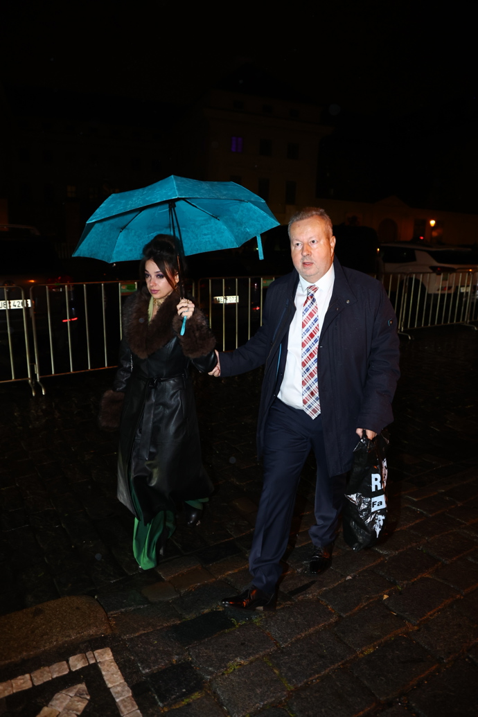 FOTO: Exministr Richard Brabec při příchodu na předávání státních vyznamenání.