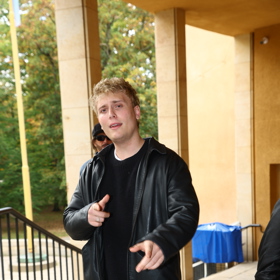 František Prachař je šoumen.