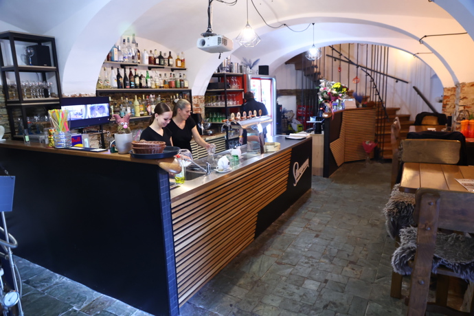 FOTO: Během našeho testu restauraci vládli ženy. – stránka 110