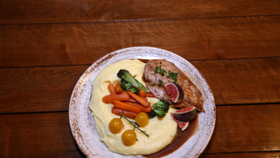 FOTO: Objednali jsme si také kuřecí steak s bramborovým pyré.