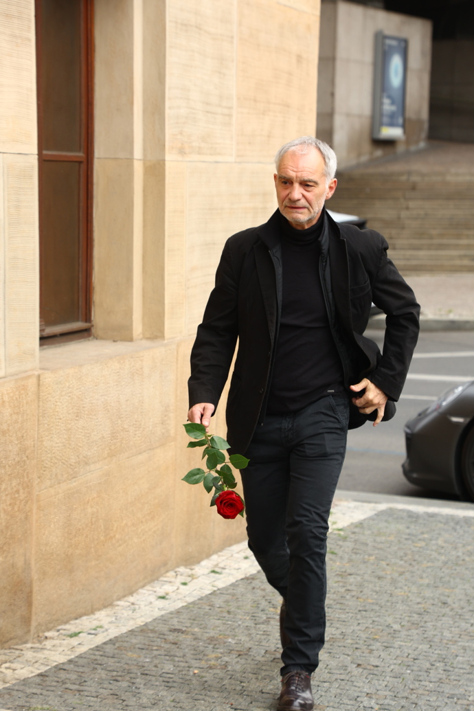 FOTO: Ivan Trojan se přišel rozloučit s Jiřím Štěpničkou. – stránka 4