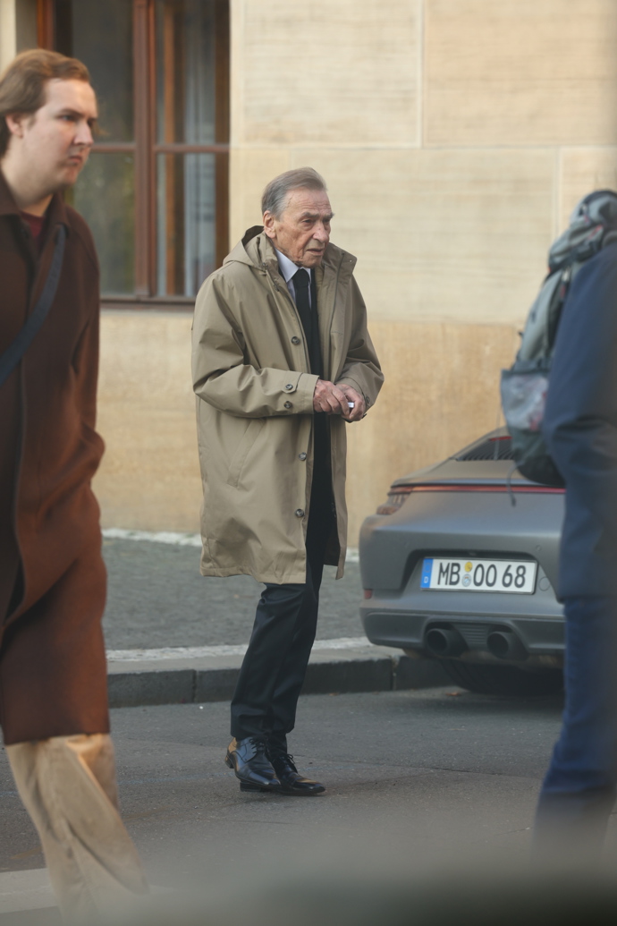 FOTO: František Němec se přišel rozloučit s Jiřím Štěpničkou. – stránka 38