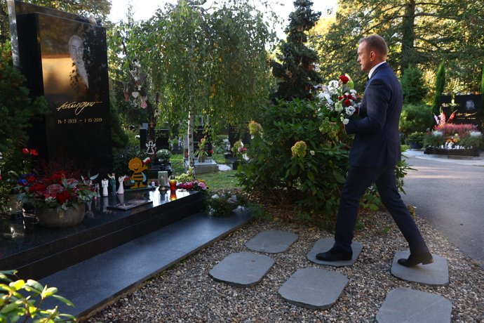 FOTO: Věnec na hrob Karla Gotta nechal poslat i Miloš Zeman. – stránka 7