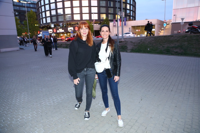 FOTO: Členky skupiny Holki dorazily podpořit své dlouholeté hudební kolegy. – stránka 36