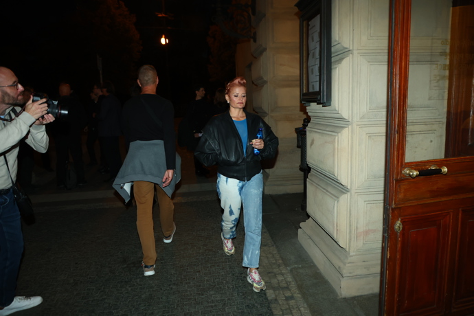 FOTO: Erika Stárková se ještě nestačila převléci. – stránka 74